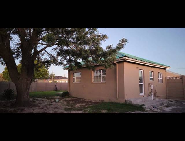 4 BEDROOM HOUSE FOR SALE IN RUYTERWACHT